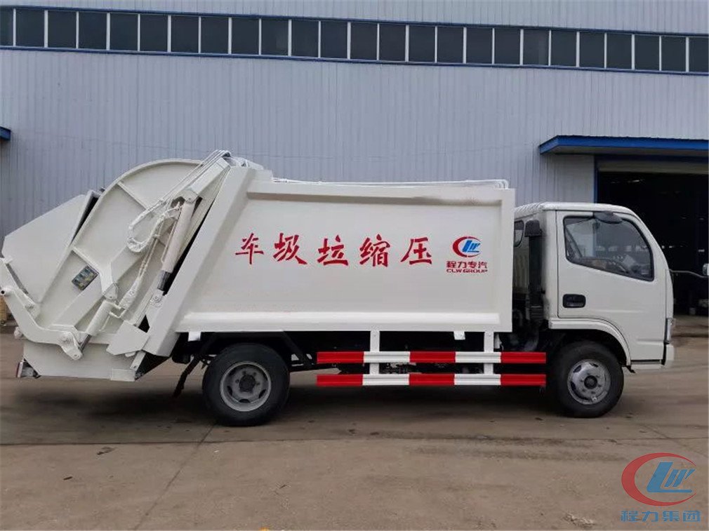 易倍·(中国)体育EMC威东风多利卡压缩式垃圾车