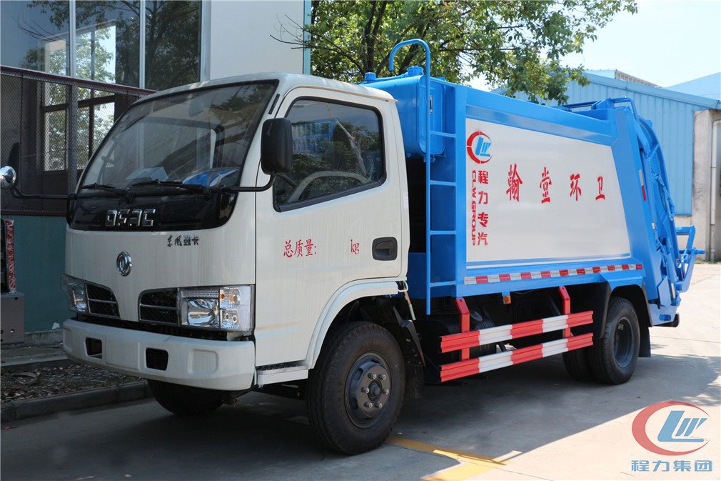 易倍·(中国)体育EMC东风多利卡5方压缩式垃圾车