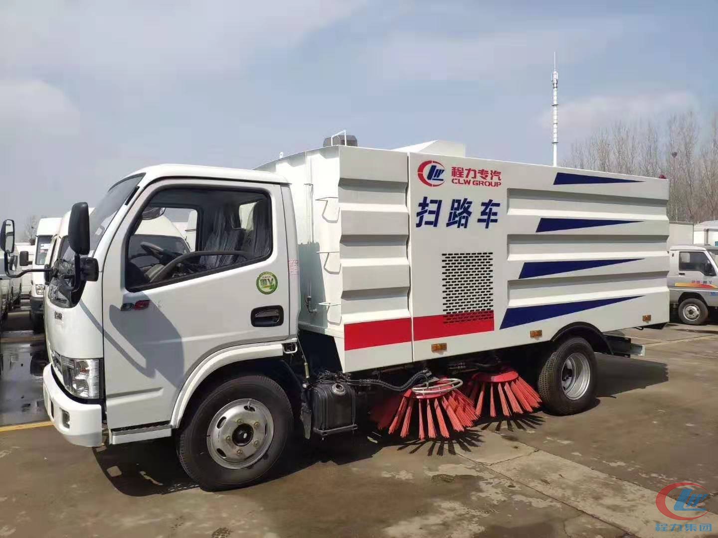 易倍·(中国)体育EMC威牌国五东风小多利卡D6扫路车