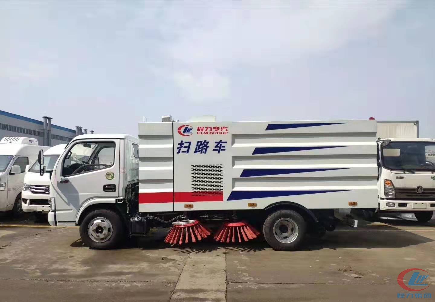 易倍·(中国)体育EMC威牌国五东风小多利卡D6扫路车