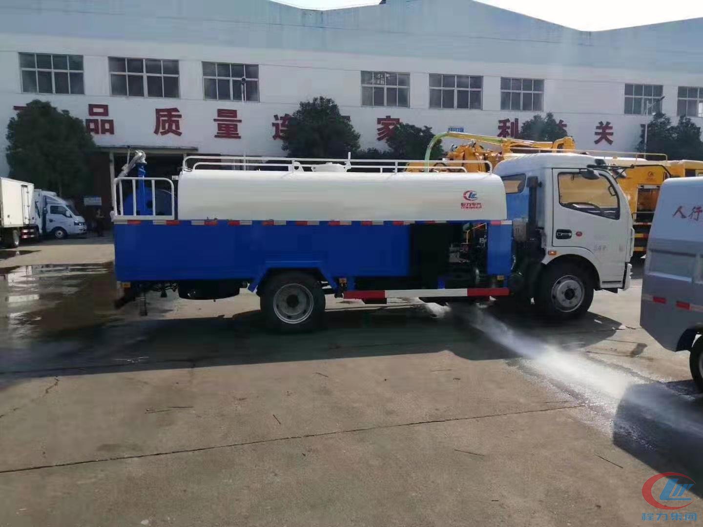 易倍·(中国)体育EMC东风多利卡D7高压清洗车