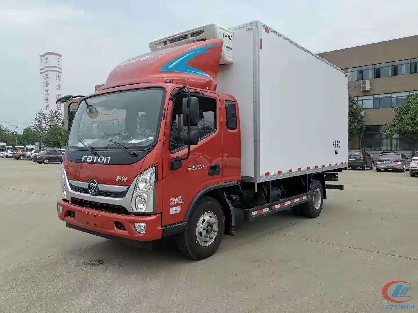 易倍·(中国)体育EMC福田奥铃冷藏车（厢长6米）侧面图