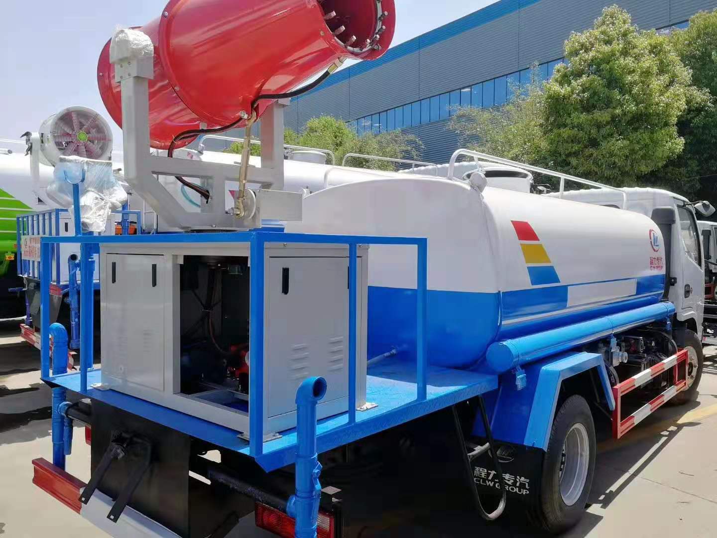 易倍·(中国)体育EMC威牌东风5方雾炮洒水车